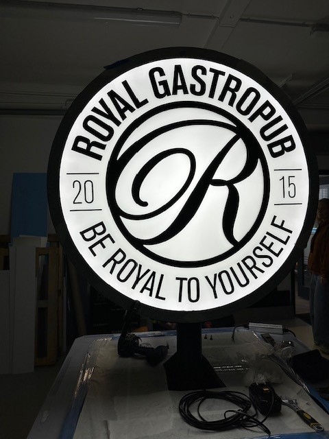 Royal Gastropub – lysskilt